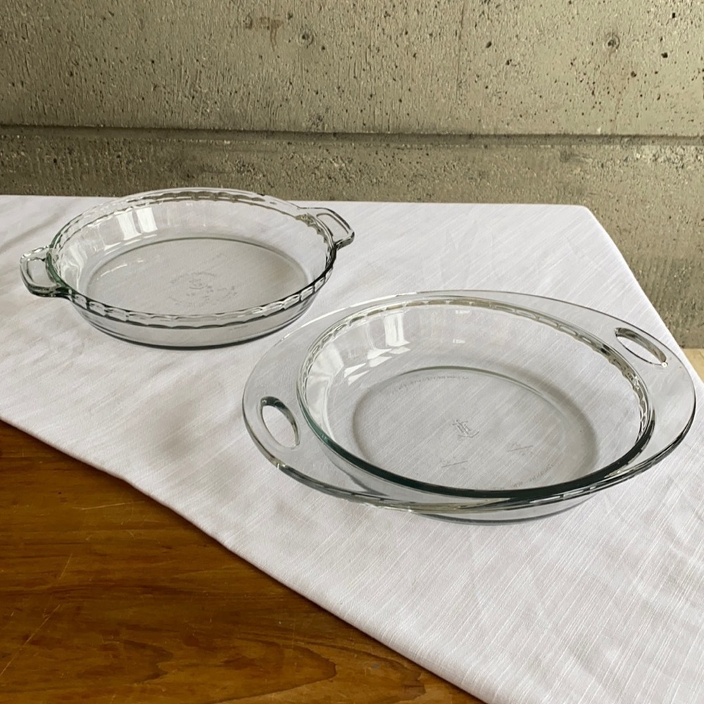2x Anchor Hocking Pie Dishes with Handles Bundle